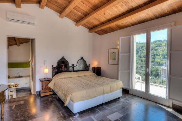 1 bedroom, travel cot, free WiFi, bed sheets