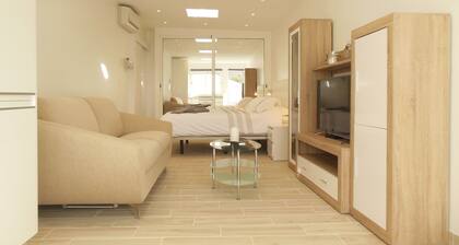 Studio de luxe nouvellement construit avec jardin ensoleillé, WIFI, climatisation et télévision Sky