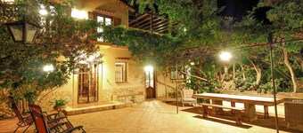 Villa del Glicine - Antica Villa, immersa nel verde, accesso diretto in spiaggia