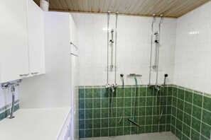 Appartement, 2 chambres, sauna | Douche de la salle de bain