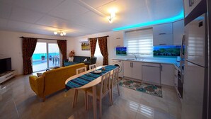 Villa, 2 Schlafzimmer, 2 Bäder | Eigene Küche | Großer Kühlschrank, Ofen, Herdplatte, Geschirrspüler