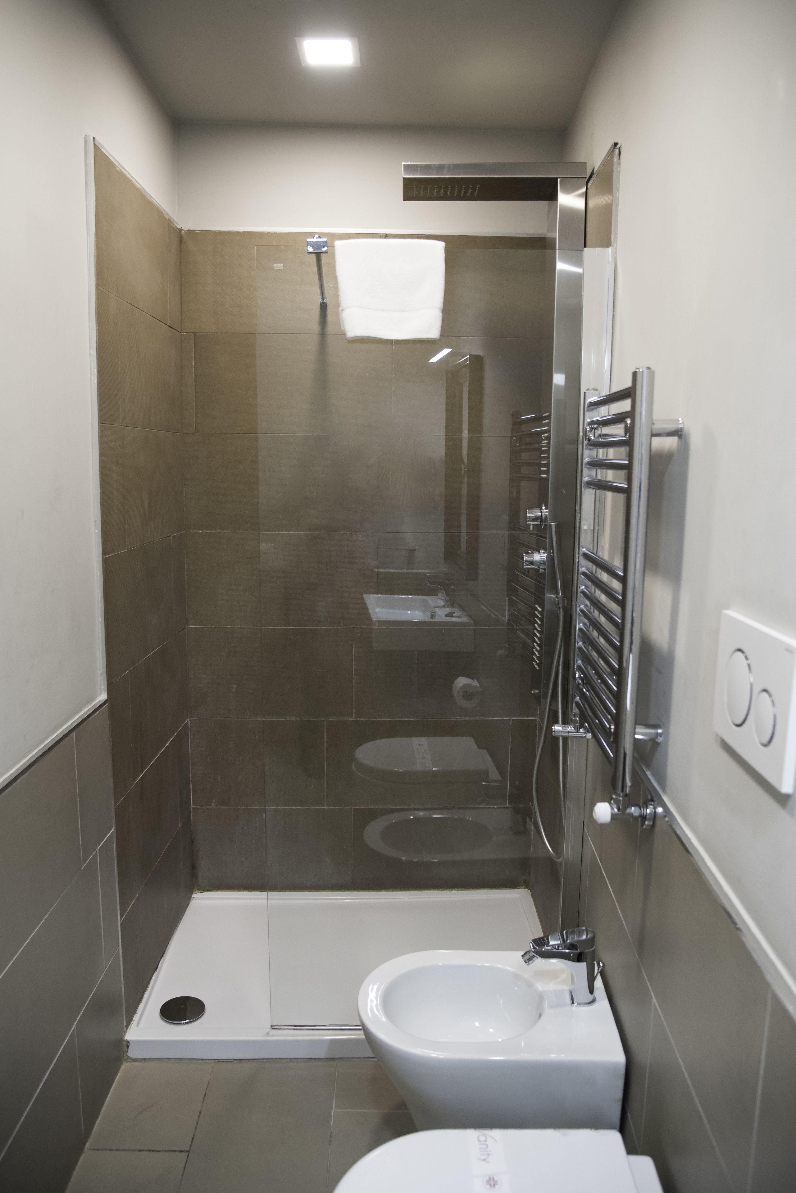 Double Room | Bathroom shower
