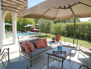 Outdoor dining - LOU PASTRE **** Architect's villa, near the city center (Saint-Rémy-De-Provence)