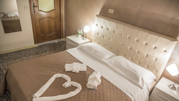 Economy Room | Desk, blackout drapes, iron/ironing board (on request), WiFi (free) - Baldassini Suites (Rome)