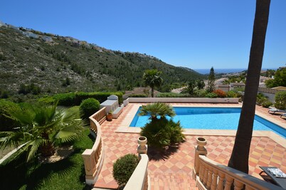 Villa 5 bed. 10 pers. / Private swimming pool / Sea view / Garden / Terrace / Wifi