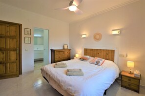 5 dormitorios, tabla de planchar con plancha, wifi gratis y ropa de cama