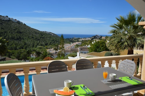 Villa 5 bed. 10 pers. / Private swimming pool / Sea view / Garden / Terrace / Wifi