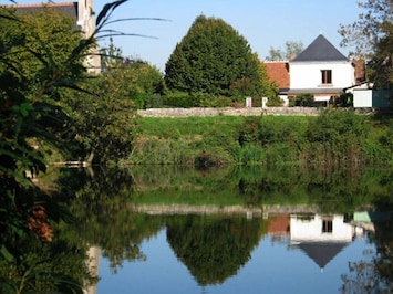 Vue de la maison et de la riviĂšre