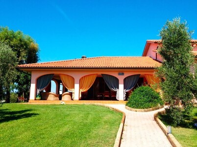 Vallegaia estate, complete relaxation with swimming pool, tennis, football
