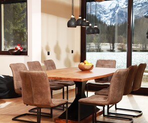 Superior Family Apartment (7) | บริเวณนั่งเล่น | ทีวีจอแอลซีดี 38 นิ้ว พร้อมช่องดิจิตอล, ทีวี, พื้นอุ่น