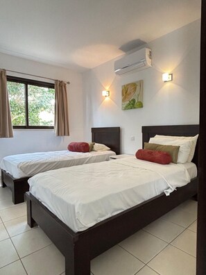 3 bedrooms, in-room safe, iron/ironing board, travel cot