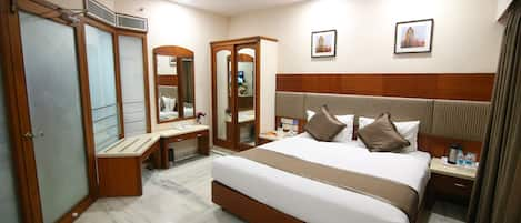 Deluxe Suite, 1 Double Bed, Non Smoking | In-room safe, desk, free WiFi, bed sheets