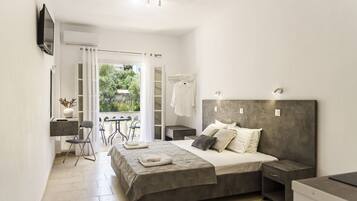 Desk, blackout drapes, free WiFi, bed sheets