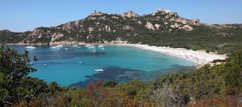 F3 dans maison typique du village de Monaccia proche de la mer
