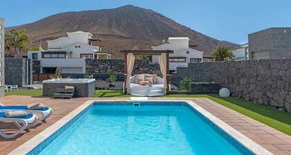 VILLA LOS ALISIOS est une grande villa avec piscine privée