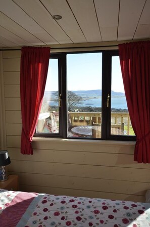 Soundproofing, free WiFi, bed sheets - Rustic Log Cabin (Greencastle)