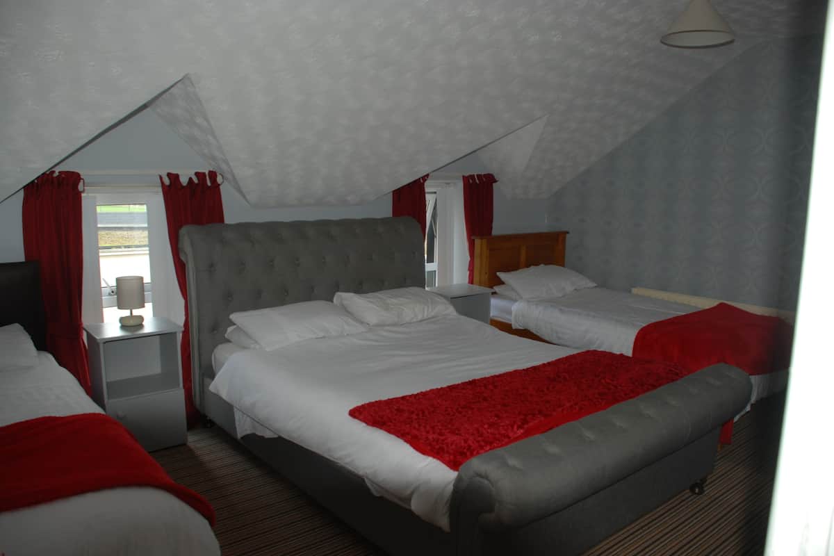 Blackout drapes, free WiFi, bed sheets