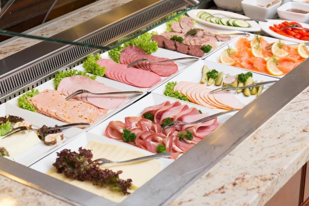 Bữa sáng buffet hàng ngày với phụ phí nhỏ 