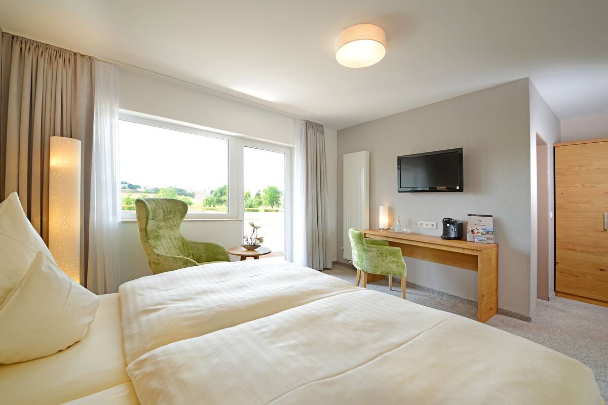 superior double room | 1 bedroom, in-room safe, desk, laptop workspace