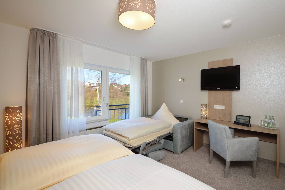 comfort double room | 1 bedroom, in-room safe, desk, laptop workspace