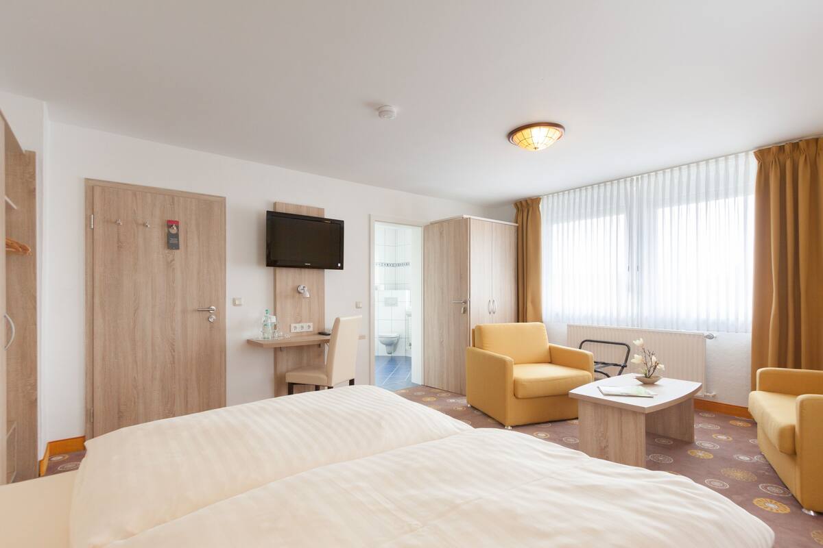 comfort double room | 1 bedroom, in-room safe, desk, laptop workspace
