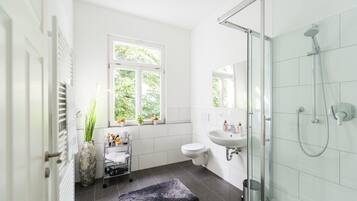 Shower, towels