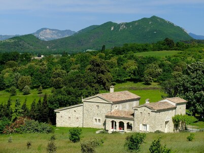 Drôme provençale quiet country house