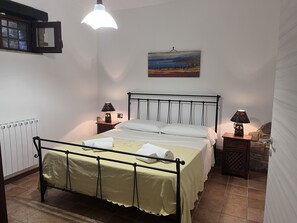 2 soverom, strykejern/-brett, reiseseng for barn og wi-fi