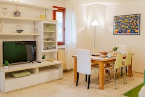 Apartment, 2 Bedrooms, Non Smoking | Living area | Flat-screen TV