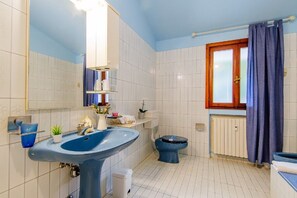 Apartment, 2 Bedrooms, Non Smoking | Bathroom sink - Welc-om Green Cottage (Teolo)