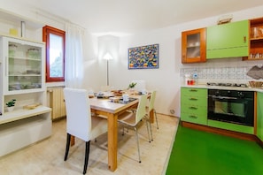 Apartment, 2 Bedrooms, Non Smoking | Private kitchen | Full-sized fridge, microwave, oven, stovetop