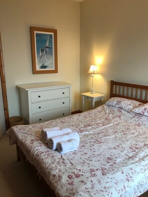 4 bedrooms, iron/ironing board, WiFi, bed sheets - Unique and spacious holiday house set on the sea front (Kyle of Lochalsh)