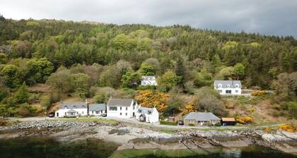 Ainutlaatuinen ja tilava loma-talo meren äärellä