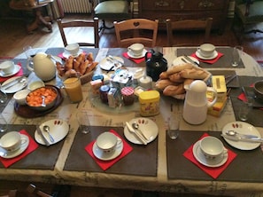 Free daily continental breakfast