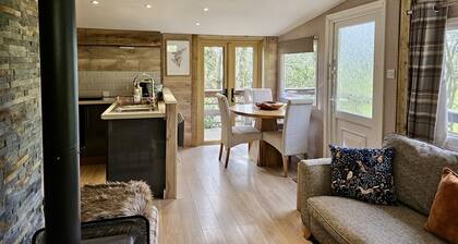 Rowan Lodge - Kaunis puinen mökki Shropshiren maaseudun sydämessä