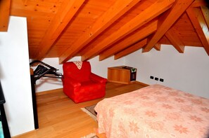 2 bedrooms, iron/ironing board, WiFi, bed sheets - House with large garden overlooking Lake Maggiore (Bieno (San Bernardino Verbano)   ( VB))
