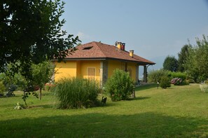 Exterior - House with large garden overlooking Lake Maggiore (Bieno (San Bernardino Verbano)   ( VB))