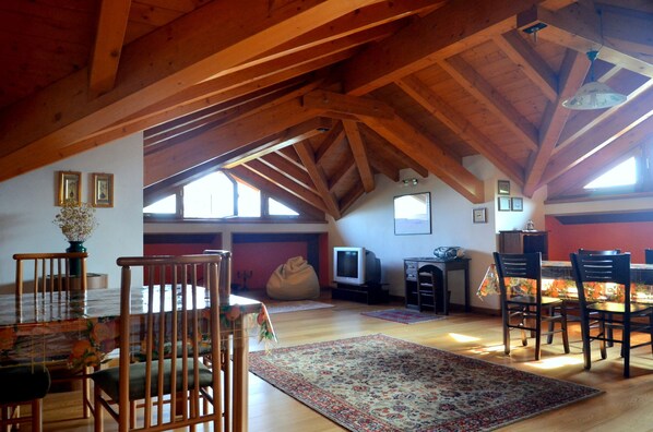 Dining - House with large garden overlooking Lake Maggiore (Bieno (San Bernardino Verbano)   ( VB))