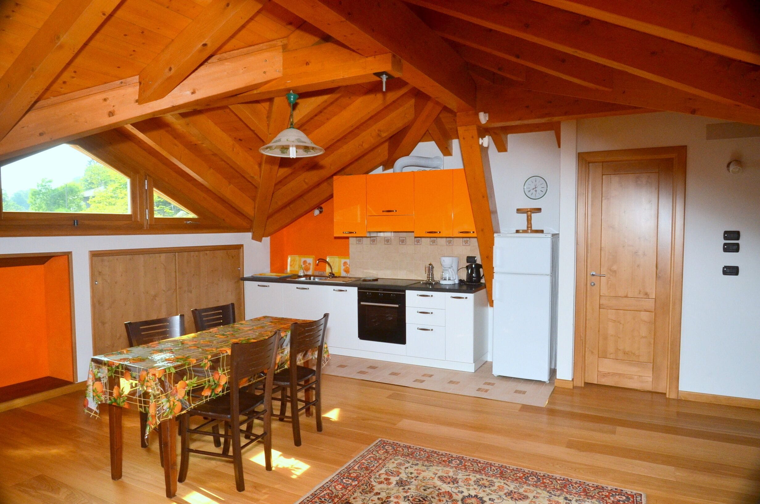 House with large garden overlooking Lake Maggiore