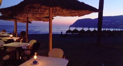 Tilava tyylikäs talo, jossa 4 terassia, WIFI , meren / kylän / vuoristo