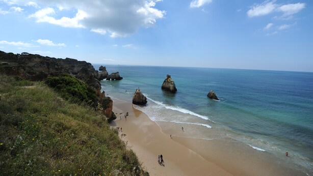 A coastal beach with rocky formations and clear blue water. - Beach villa with sea view roof terrace for the whole family (Alvor)