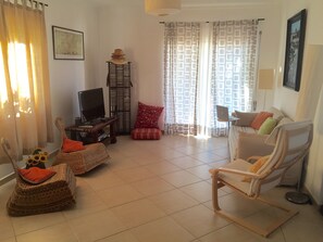 Smart TV, lareira, videogames, DVD player