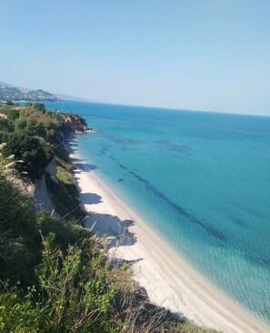Beach nearby - Lemonia apartment Holiday paradise next to the beach (Koroni)