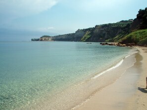 Beach nearby - Lemonia apartment Holiday paradise next to the beach (Koroni)