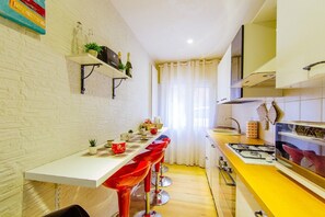 Apartment, 2 Schlafzimmer, Stadtblick | Eigene Küche | Großer Kühlschrank, Mikrowelle, Ofen, Herdplatte