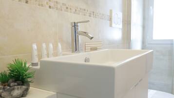 Apartment, 2 Bedrooms, City View | Bathroom