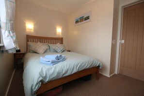 2 habitaciones, tabla de planchar con plancha y cuna de viaje 