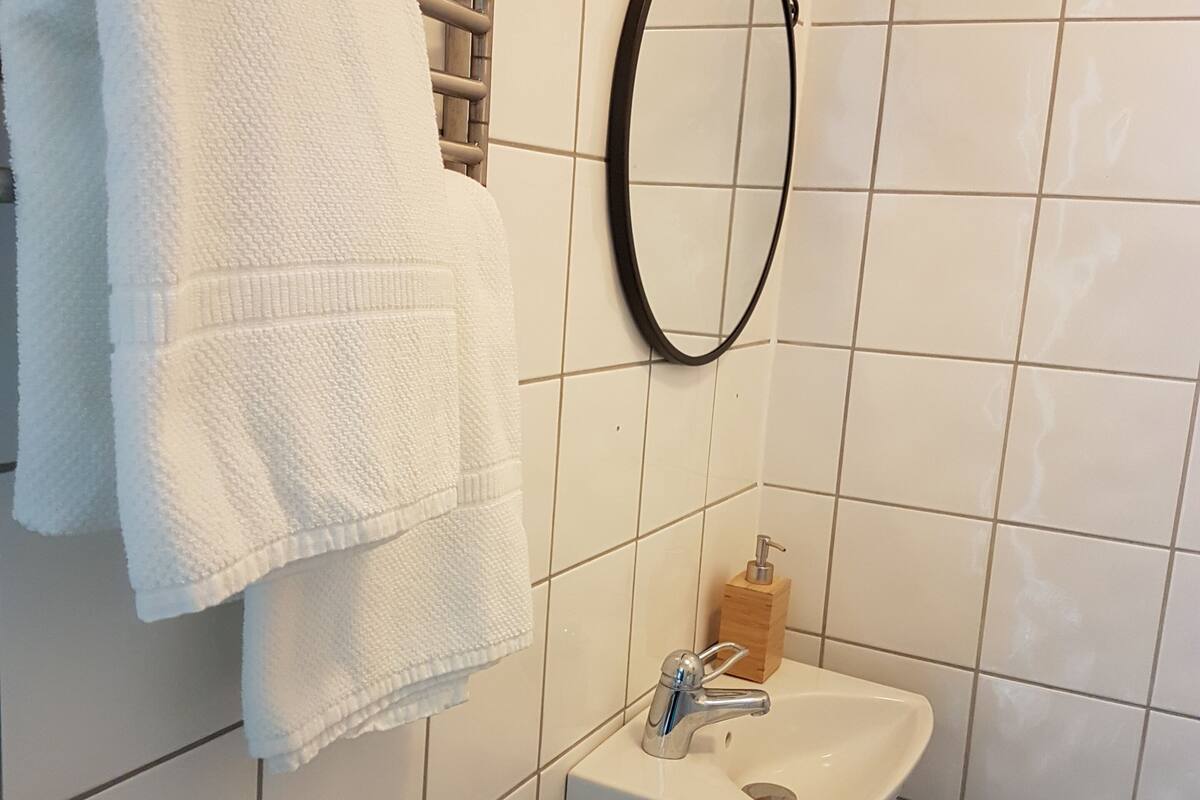 2 bedrooms, blackout curtains, iron/ironing board, free wifi