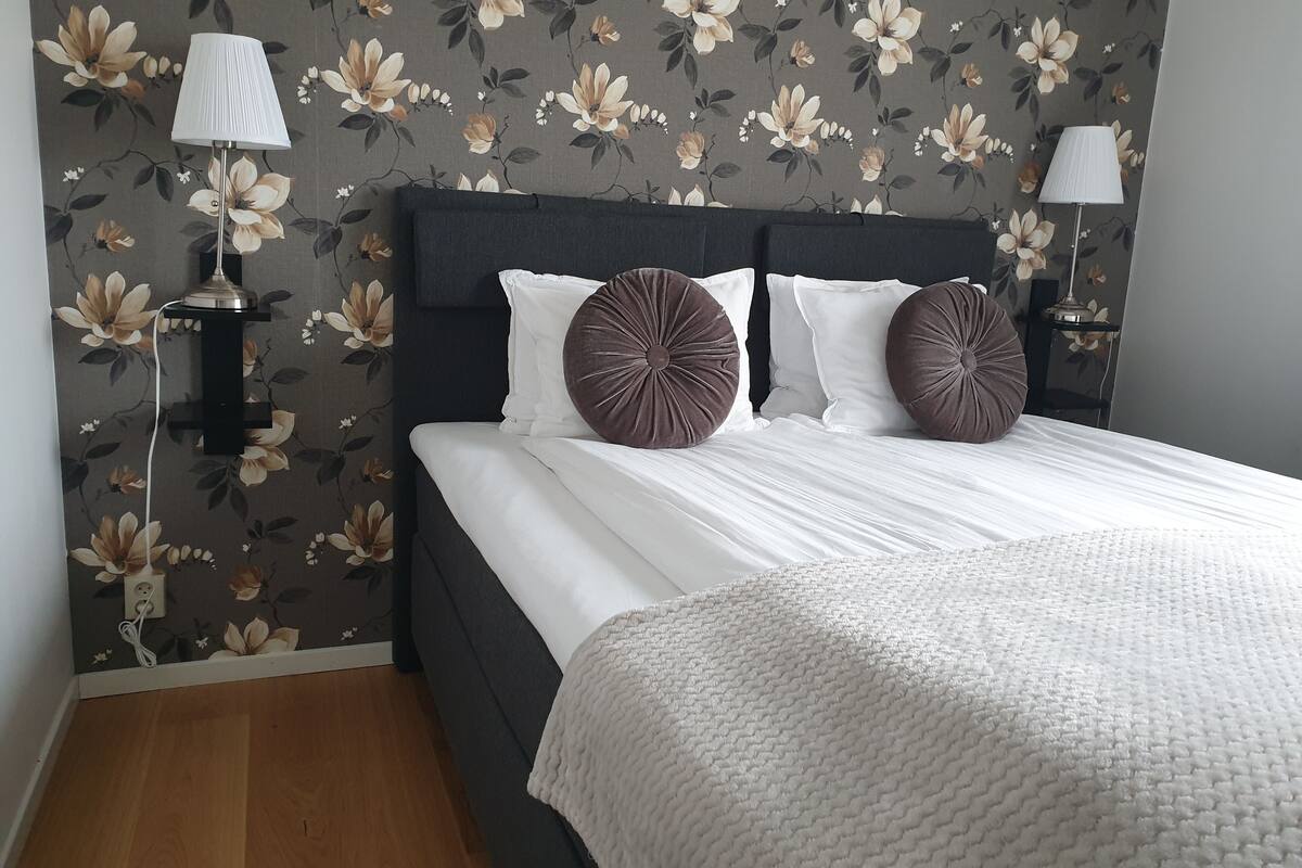 basic double room | 2 bedrooms, blackout curtains, iron/ironing board, free wifi