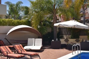 Terrace/patio - Costa Del Sol. Beautiful four bedroom villa with stunning views and private pool (Coín)